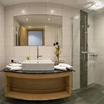 Spacious Near Area In Apartment *