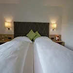 Apartment Spacious Near Area In