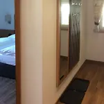 Apartment Spacious Near Area In
