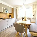 Apartment Spacious Near Area In *