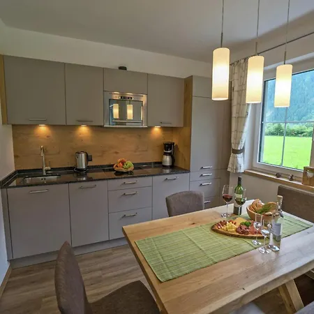 Apartment Spacious Near Area In *