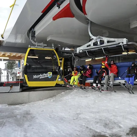 Spacious Near Area In *