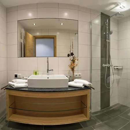 Spacious Near Area In Apartament *