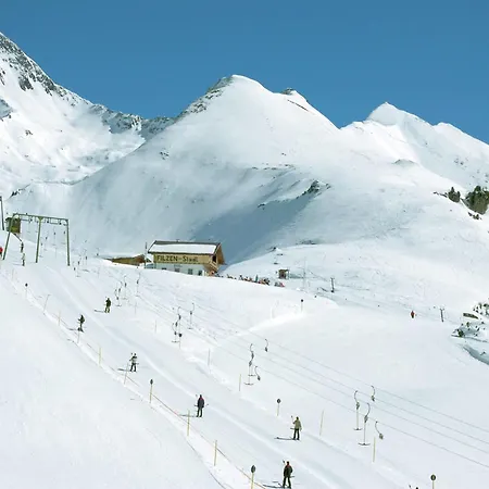 Apartament Spacious Near Area In Mayrhofen