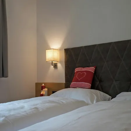 Spacious Near Area In * 메이른호픈