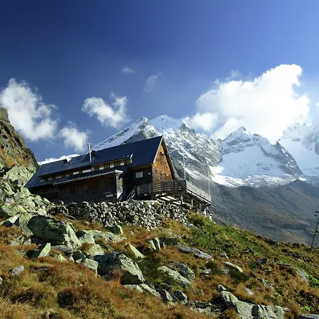 Spacious Near Area In *