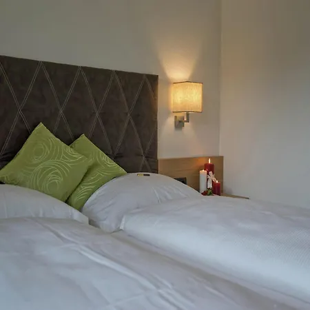 Spacious Near Area In Apartament *