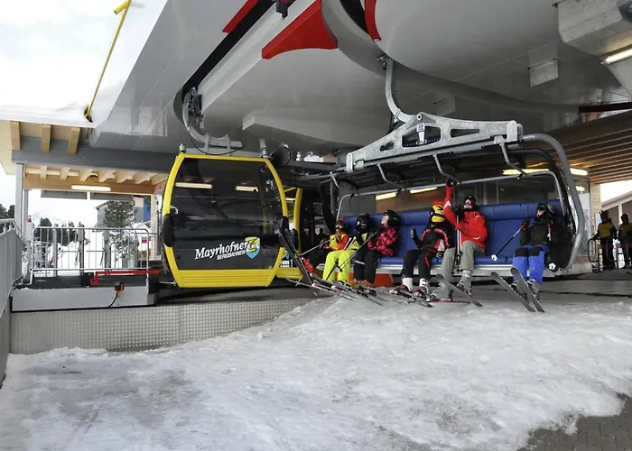 Spacious Near Area In *