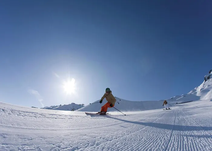 Spacious Near Area In Apartment *