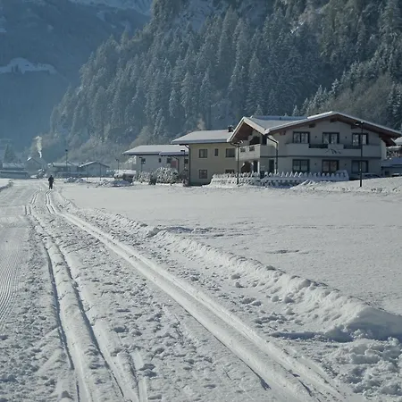 Spacious Near Area In Apartamento